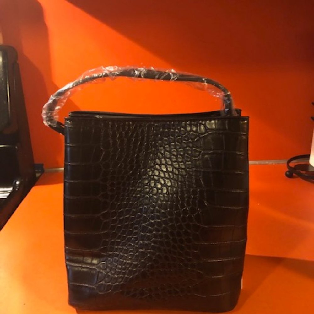 AOTA small bucket bag - new